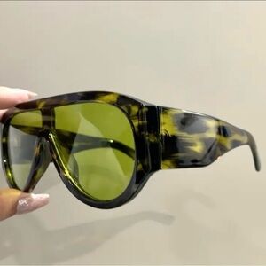 Oversized Shield Visor Sunglasses Green and Black